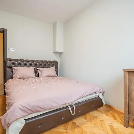 The Right Choice 10 Apartment *